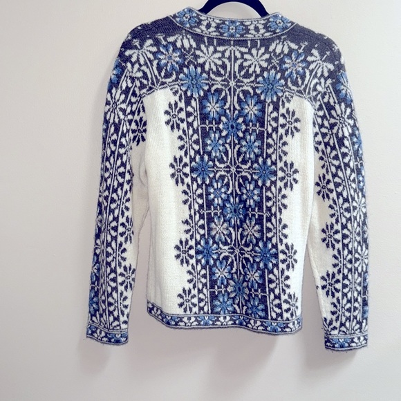 INTIWARA vntg floral Patterned alpaca wool Sweater in Blue, taupe, and White - Picture 6 of 7